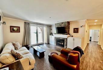 Hearthstone Retreat Luxurious 3BR,3BA Condo in Stratton, VT has rooms with a private hot tub
