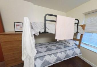 Cozy 2-bedroom apartments allows 18 year olds to book a room