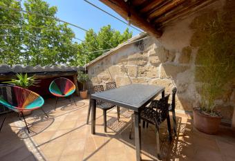 Spacieux duplex central avec terrasse trop  zienne has Balcony rooms