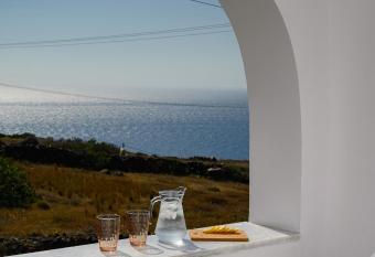 Tho   Oia Suites allows 18 year olds to book a room