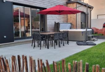 Villa Lou Sana   - Bord de mer - Spa, paddle, Kayak - Class   4   toiles has Balcony rooms