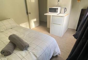 Small Wallet-Friendly Private Room in a 7 BR Shared House - The Ben s Room 6 allows 18 year olds to book a room