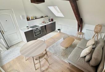   crin de calme avec terrasse has Balcony rooms