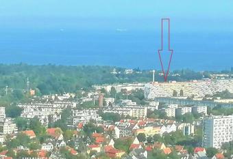 Apartament 2 pokoje blisko morza 1000 metr  w w Gda  sku has rooms with a private hot tub