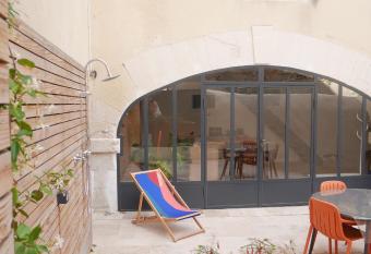 Le Clos des Confidences has Balcony rooms