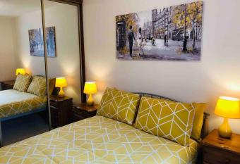 Crown Apartment City Centre has Balcony rooms