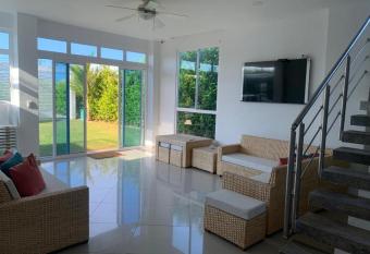 beach hut near barranquilla has Smoking/Balcony rooms