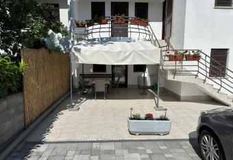 apartman Marko Malinska allows 18 year olds to book a room