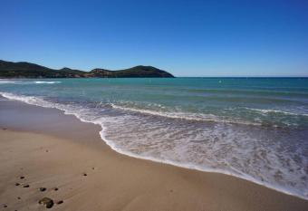 Joli studio pr  s de la plage allows 18 year olds to book a room