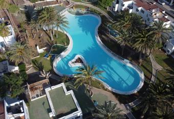 Alojamientos Playa Centro Corralejo 12 allows 18 year olds to book a room