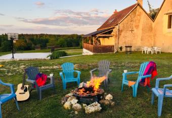 Maison de campagne avec belle vue, brasero, basket et wifi has Balcony rooms
