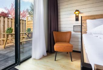 Hotel De Kroon has Balcony rooms