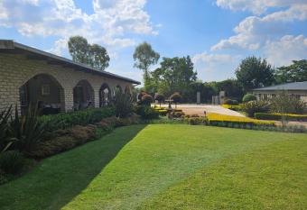 Zacks Country Stay has Balcony rooms