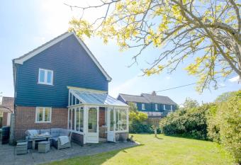 9 The Coastguards has Balcony rooms
