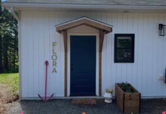 Flora Studio on the Lake has Balcony rooms