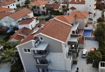 Daphne Luxe Retreat -Sea View-King size bed- has Balcony rooms