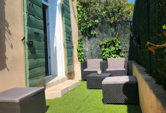 Appartement de charme avec terrasse has Balcony rooms