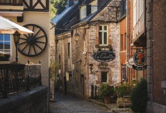 Au chant des oiseaux has Balcony rooms