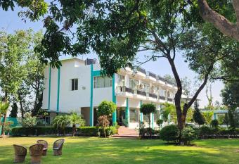 Novel Resort - Jim Corbett has Smoking/Balcony rooms