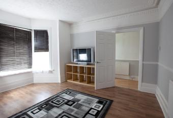 30 Beach Road Clacton CO15 1UE allows 18 year olds to book a room