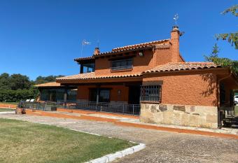 Finca el Chaparral has Balcony rooms