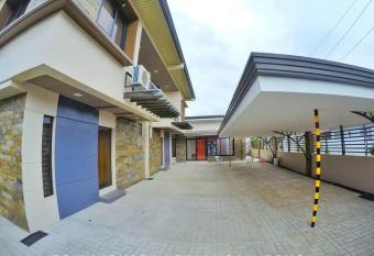 Stylish Townhouse in Balanga City Quiet Neighborhood has Balcony rooms