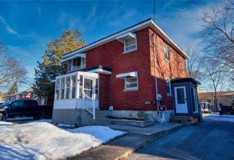 21 Thomson St Barrie, ON L4N 1X4 allows 18 year olds to book a room