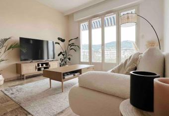 L     vasion tropicale    cannes (wifi - Netflix) allows 18 year olds to book a room