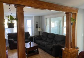 Sunny Large OneBedroom Apartment in Downtown Dover allows 18 year olds to book a room