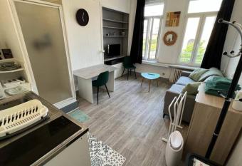 Cosy Studio Zenitude - Hyper Centre Dunkerque & Proche Plage  15m    pied-walk  allows 18 year olds to book a room