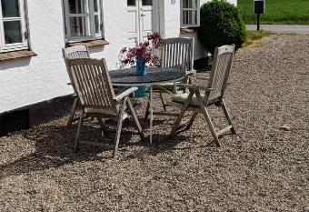 Charming holiday home with WIFI allows 18 year olds to book a room