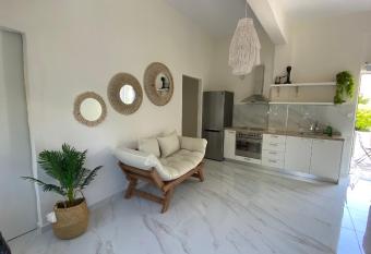 Siviri Lounge Cottage has Balcony rooms