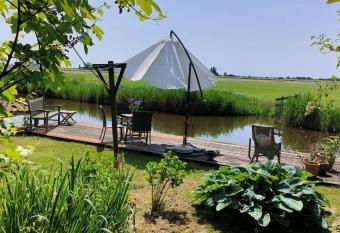 Garden house Zuiderwoude has Balcony rooms