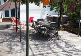 Appartement La Contis allows 18 year olds to book a room