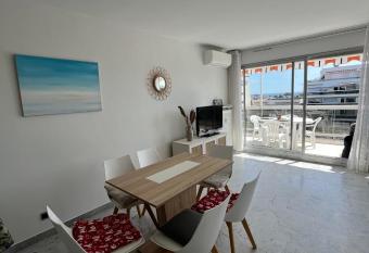 Apartment view of the bay juan les pins with a spacious terrace allows 18 year olds to book a room
