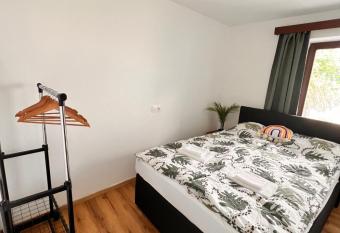 Perfekte Lage! Ganze Wohnung Burgblick Residenz has Balcony rooms