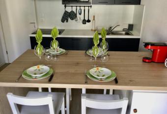 Appartement bord d   oc  an avec piscine + parking has Balcony rooms