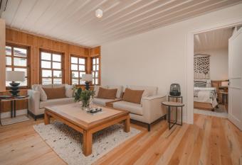 6 ROOMS BY AZUMARE allows 18 year olds to book a room