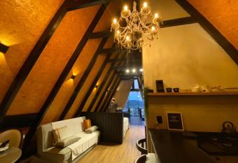 Cabana Lua Crescente has rooms with a private hot tub