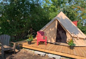 Luxury Glamping with pool & hot tub has rooms with a private hot tub
