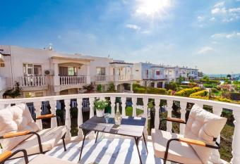 Villa Elena;   zel Dizayn Tatil Evi has Balcony rooms