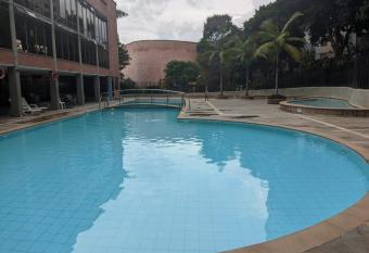 Confortable aparta estudio. allows 18 year olds to book a room