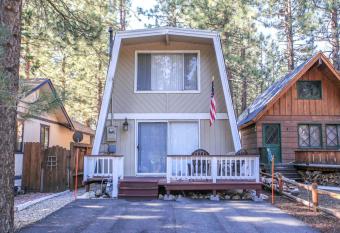 A Humble Hilltop Hideaway - Home away from home in the San Bernardino National Forest!! allows 18 year olds to book a room