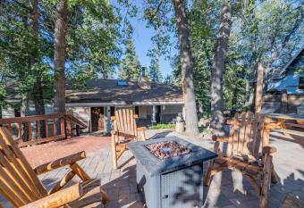 Apple Bear Cottage - Property was perfectly located in a quiet neighborhood allows 18 year olds to book a room