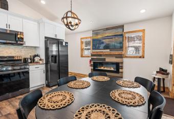 Autumn Dream - Fully Updated, An Unforgettable Location To Make Family Memories!! allows 18 year olds to book a room