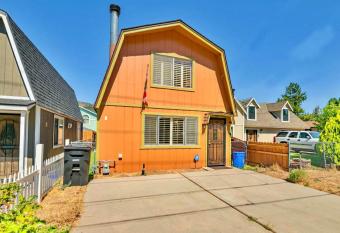 Bear Hideout - Walk to Big Bear Snow Play! Walk to Oktoberfest! Perfect weekend getaway! allows 18 year olds to book a room