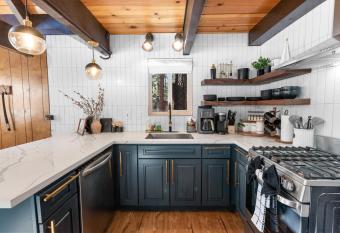 Bearadise - Prime location for a family getaway in the winter or summer allows 18 year olds to book a room