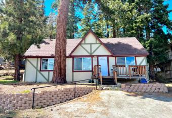 Bears Eye View - Steps to Bear Mountain Ski Resort! allows 18 year olds to book a room