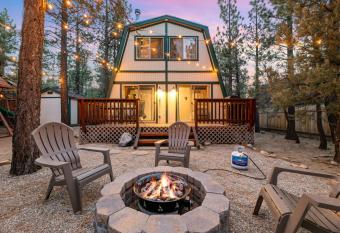 Big Bear Den - Great cabin far enough from town to getaway and fully fenced yard with firepit allows 18 year olds to book a room