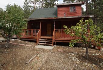 Canyon Cabin - A quaint cabin in a peaceful location yet close to Big Bear's attractions! has Balcony rooms